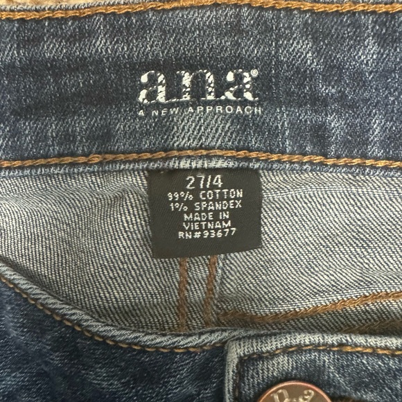 ANA cuffed shorts. Size 4 - Picture 3 of 3